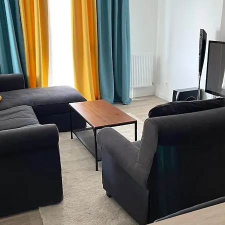 : Spacieux Et Calme Avec Parking Prive Apartment