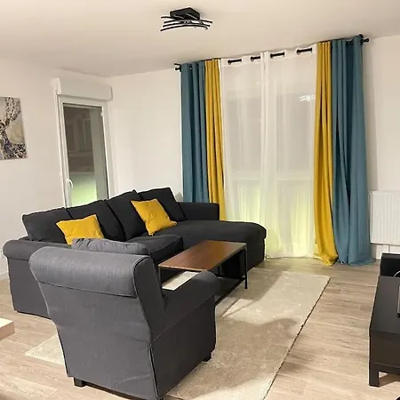 : Spacieux Et Calme Avec Parking Prive *