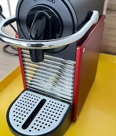 : Spacieux Et Calme Avec Parking Prive Apartman *