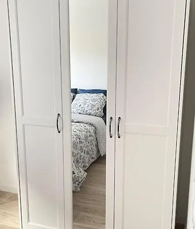 : Spacieux Et Calme Avec Parking Prive Apartman *