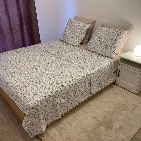 : Spacieux Et Calme Avec Parking Prive